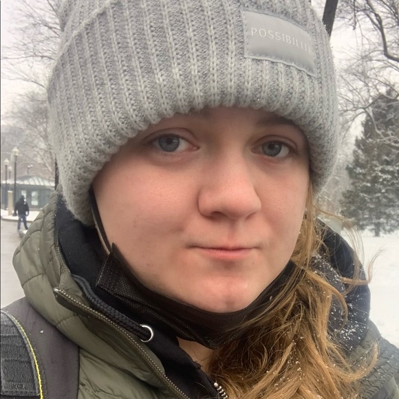 Meet your Posher, Kate - Picture 1 of 3